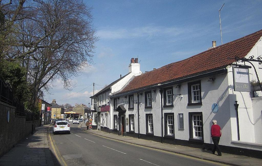 Swan & Talbot Inn Уэтерби Экстерьер фото