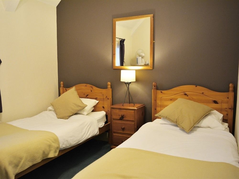 Swan & Talbot Inn Уэтерби Экстерьер фото