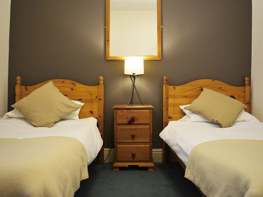 Swan & Talbot Inn Уэтерби Экстерьер фото