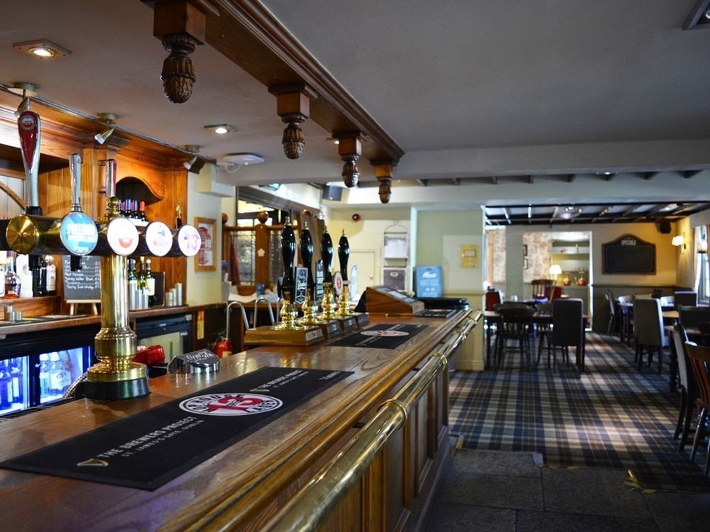 Swan & Talbot Inn Уэтерби Экстерьер фото