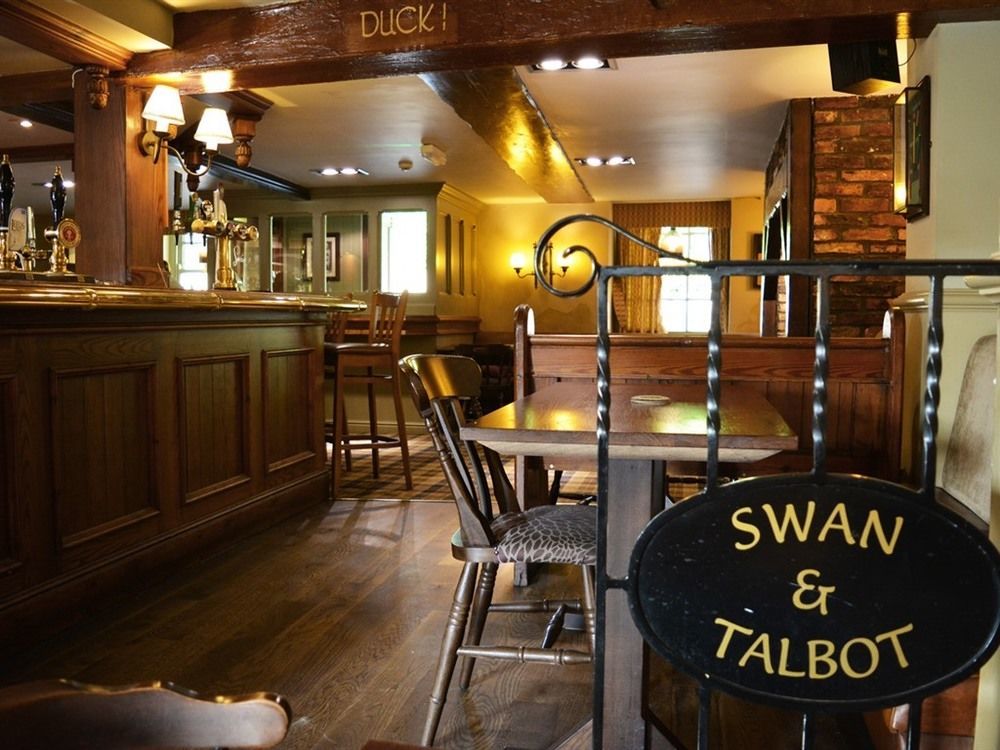 Swan & Talbot Inn Уэтерби Экстерьер фото