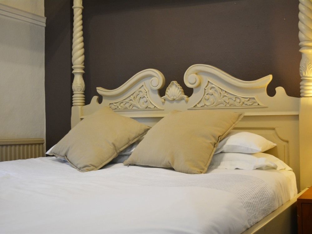 Swan & Talbot Inn Уэтерби Экстерьер фото