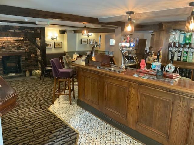 Swan & Talbot Inn Уэтерби Экстерьер фото